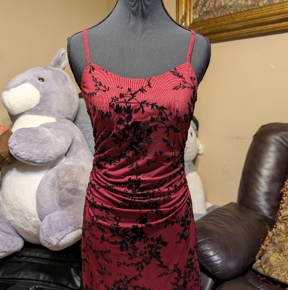 Rihoas / New With Tags / Small / Red Floral Bodycon Slip Midi Dress - Picture 1 of 4